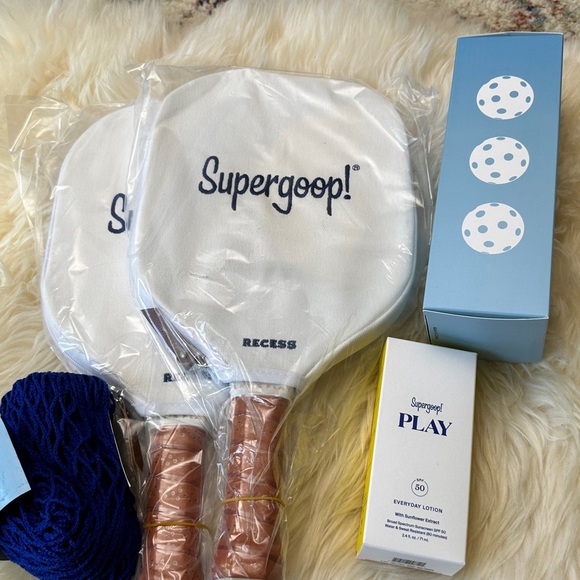 Supergoop!
PLAY Everyday Lotion SPF 50 paddle beach set - Picture 3 of 13